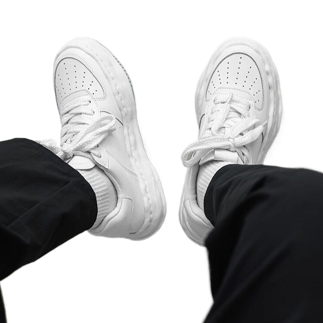 Niche design white sneakers