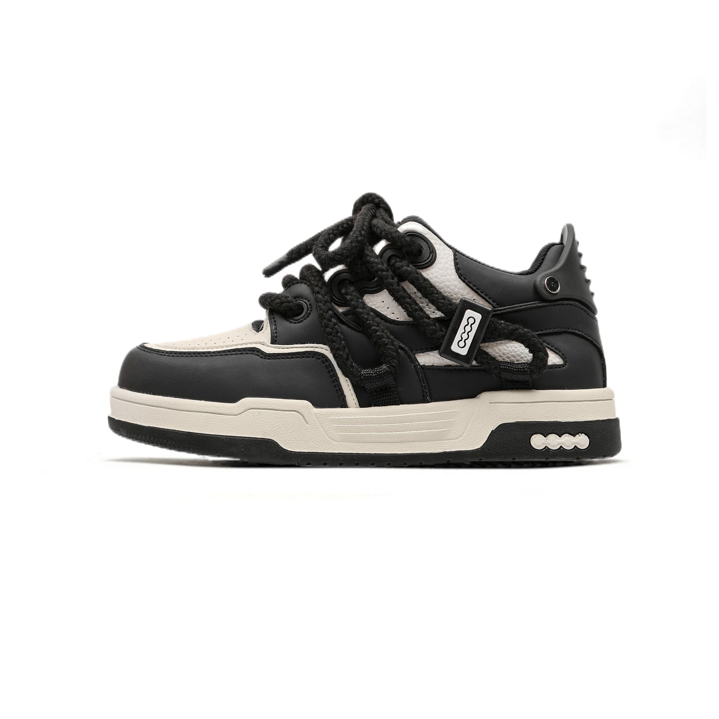 sports skate shoes