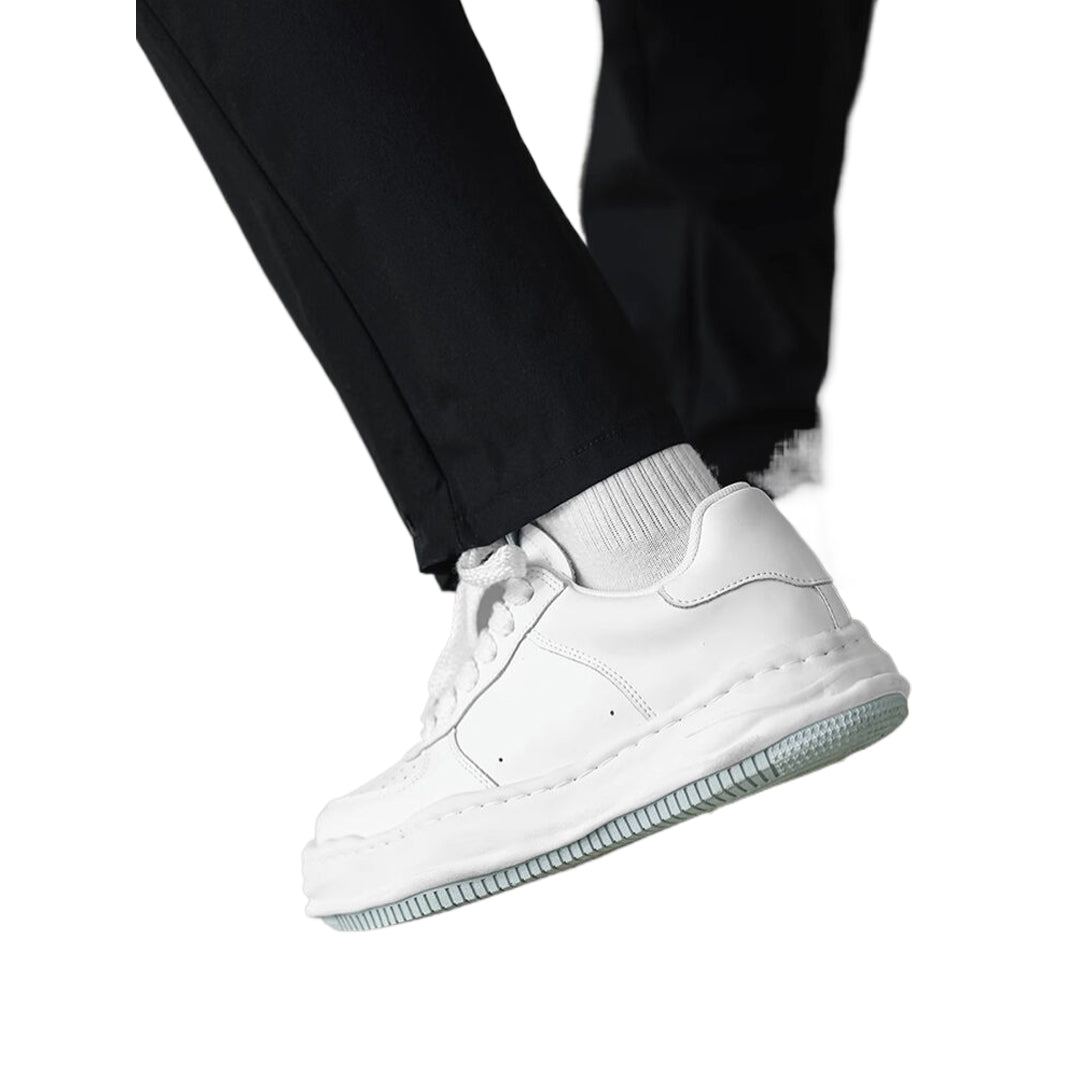 Niche design white sneakers