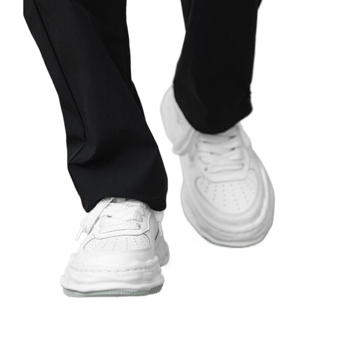 Niche design white sneakers