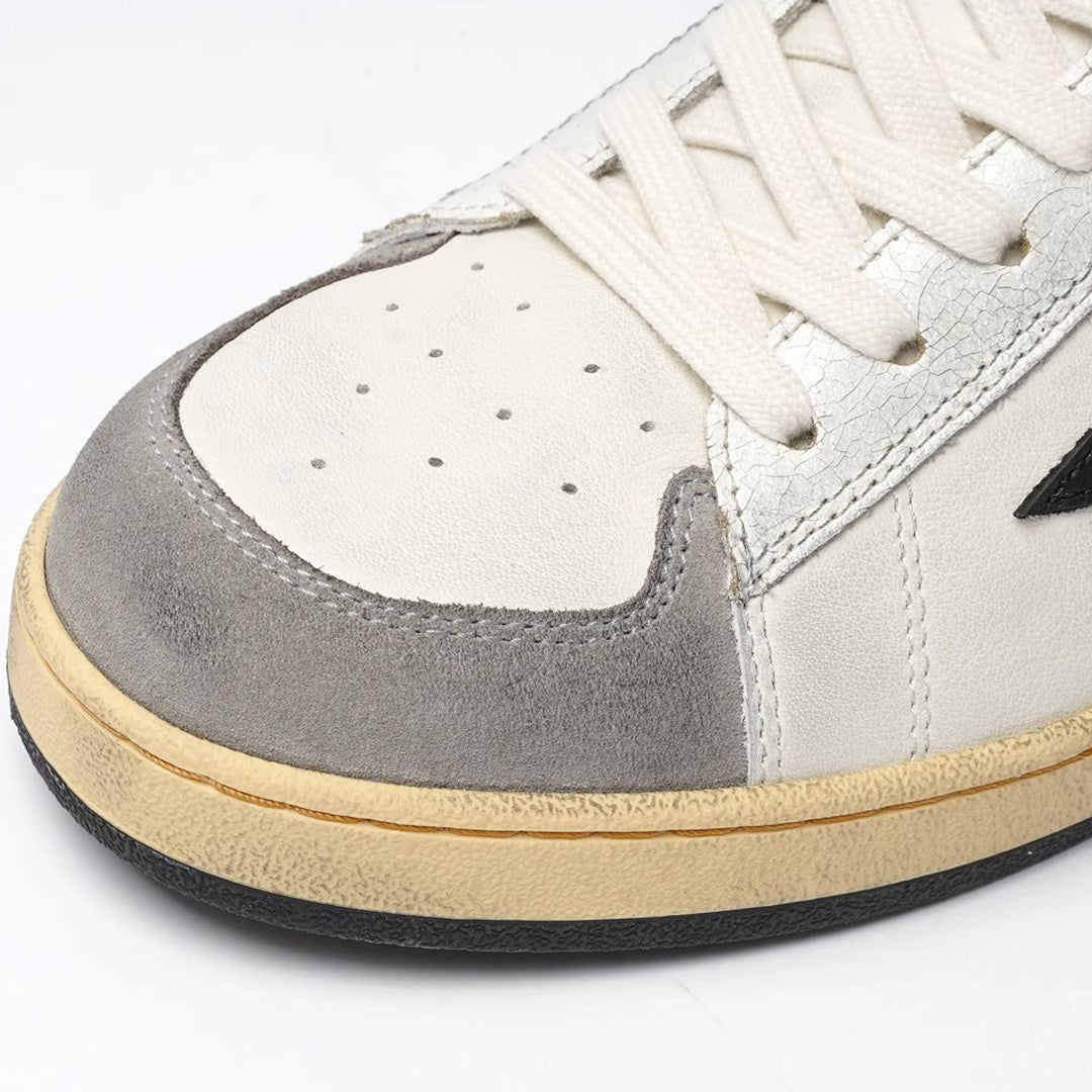 Distressed low-cut casual sneakers