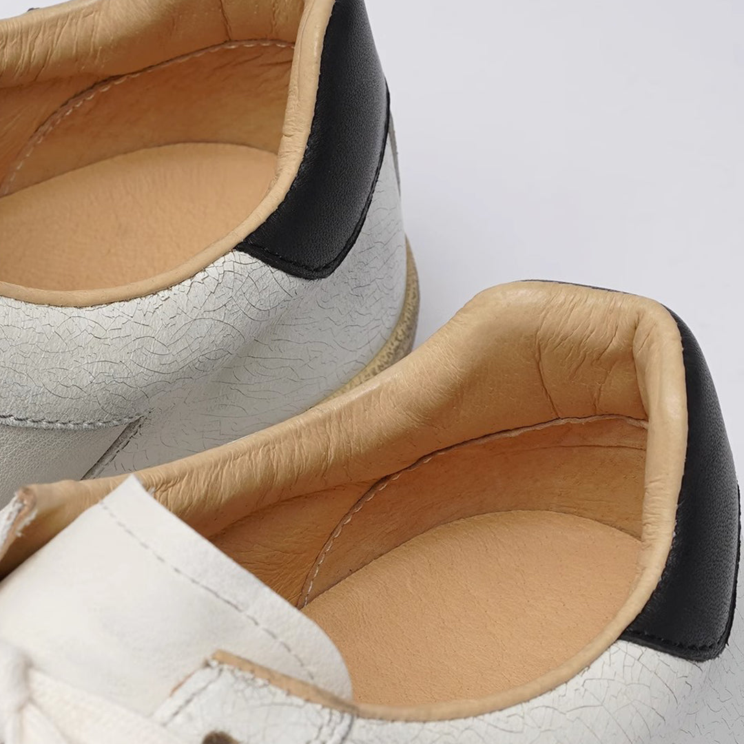 Distressed low-cut casual sneakers